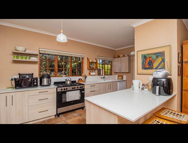 4 BEDROOM HOUSE FOR SALE IN TABLE VIEW